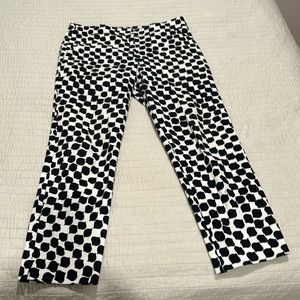 Excellent cond. Trina Turk size 6 skinny/ankle pants